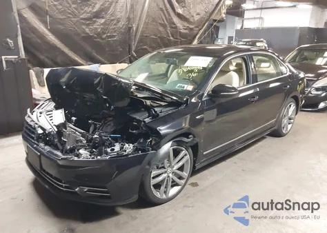 2017 Volkswagen Passat 1.8T R-Line из США, поврежденный, VIN 1VWDT7A33HC020311